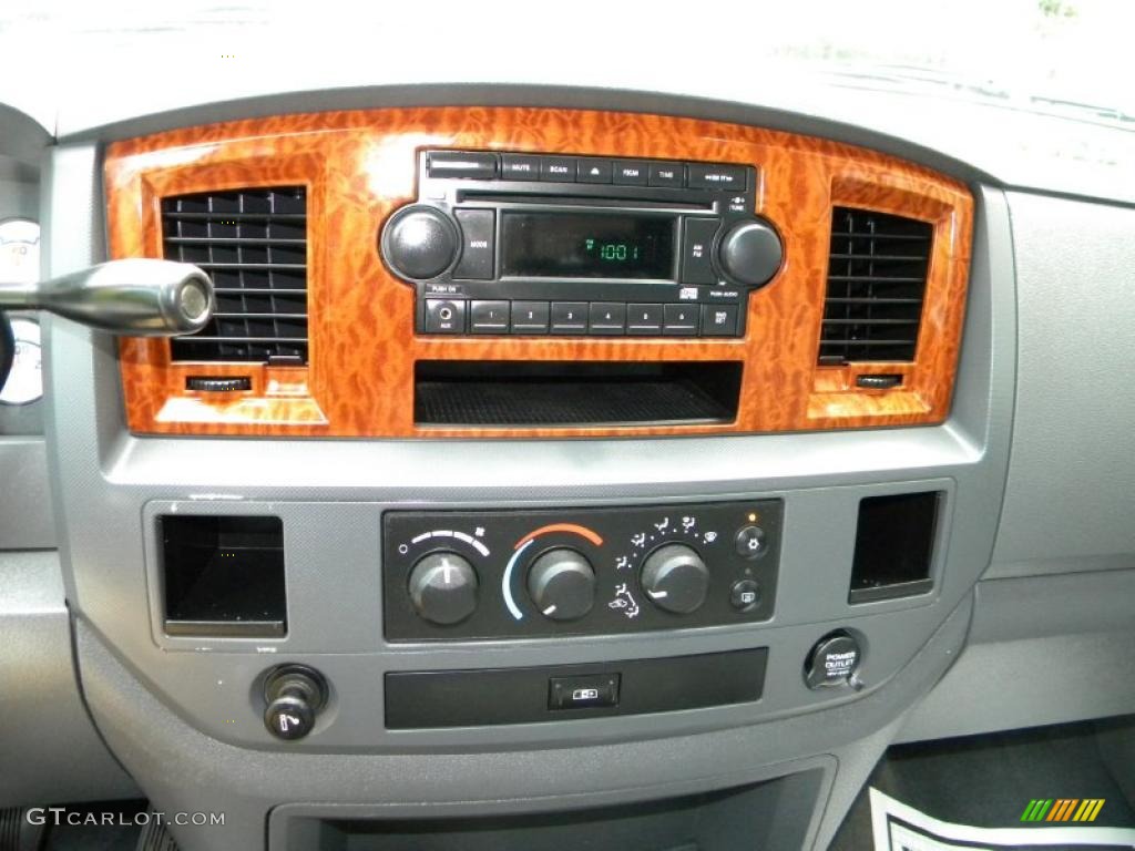 2006 Dodge Ram 2500 Thunderroad Quad Cab 4x4 Controls Photo #40651619