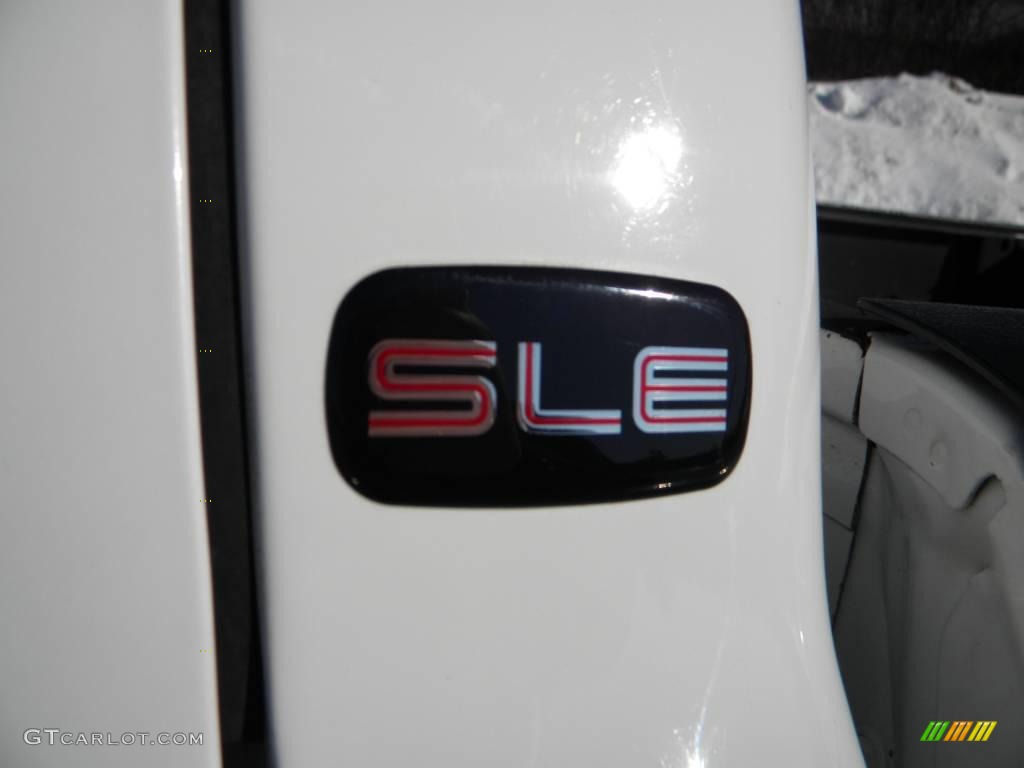 2004 GMC Sierra 2500HD SLE Crew Cab 4x4 Marks and Logos Photo #40652015