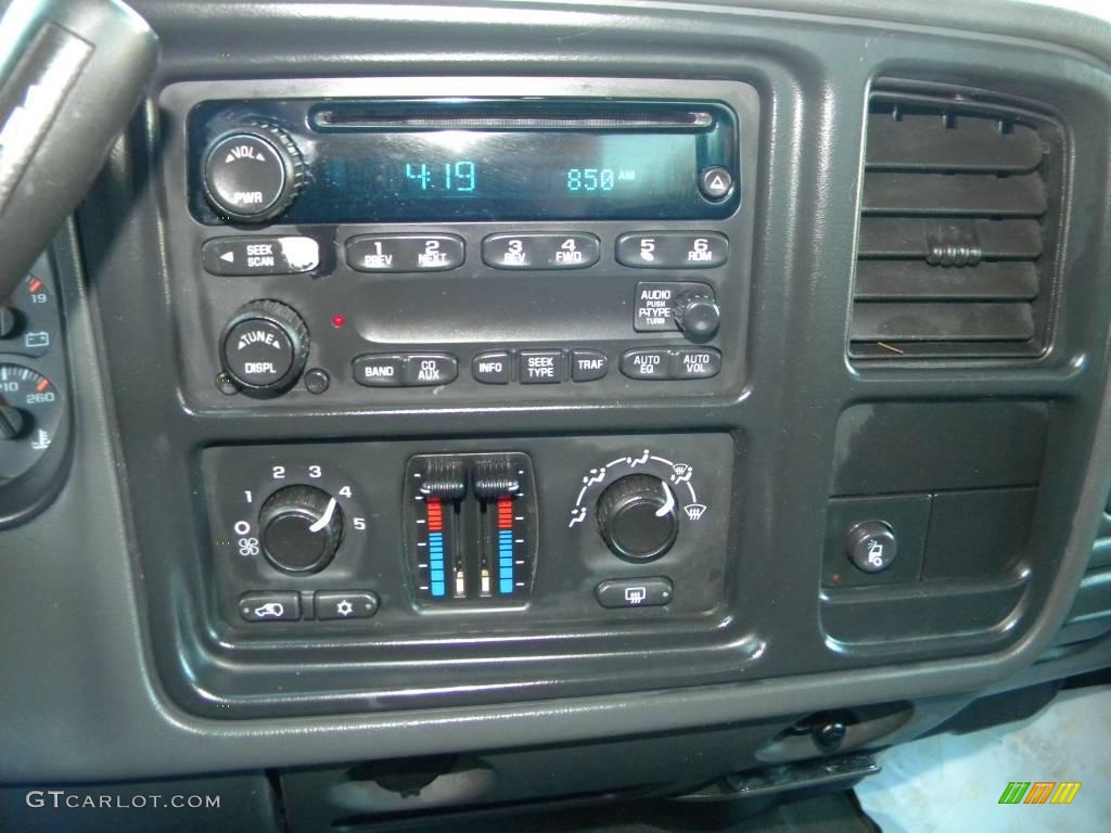 2004 GMC Sierra 2500HD SLE Crew Cab 4x4 Controls Photo #40652211