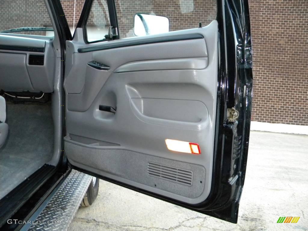 1997 F250 XLT Extended Cab 4x4 - Black / Medium Graphite photo #29