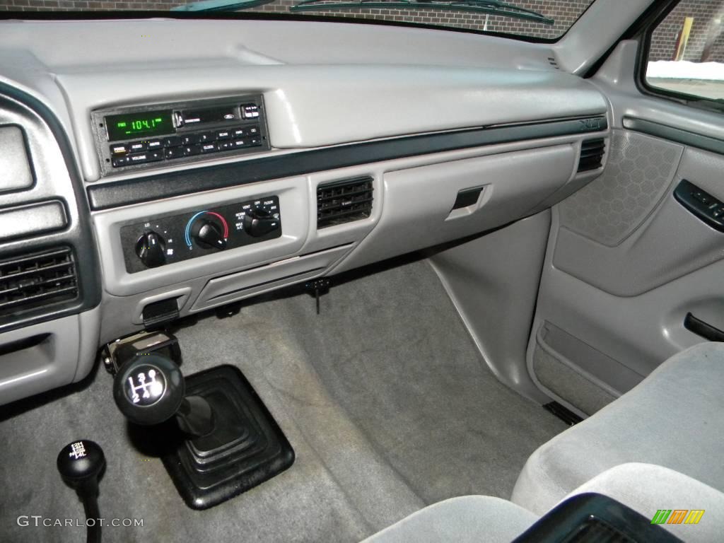1997 F250 XLT Extended Cab 4x4 - Black / Medium Graphite photo #47