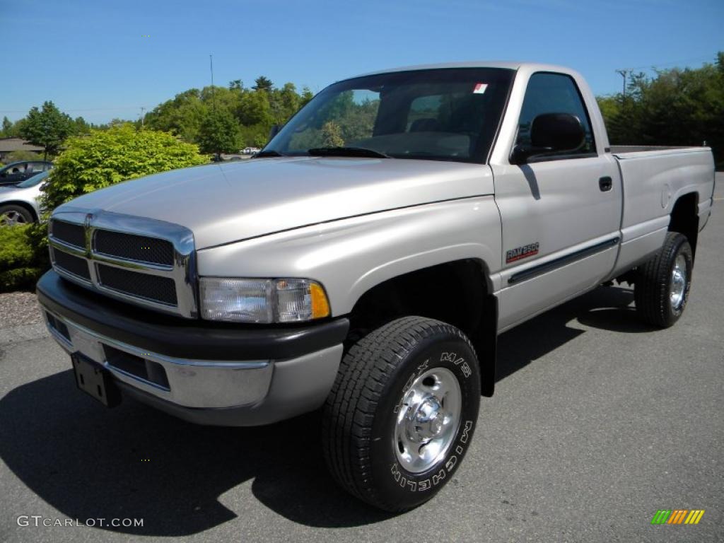 2000 Ram 2500 SLT Regular Cab 4x4 - Light Driftwood Satin Glow / Mist Gray photo #14