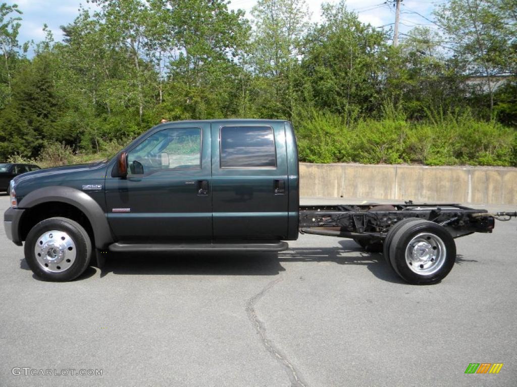 2005 F450 Super Duty Lariat Crew Cab 4x4 Chassis - Dark Green Satin Metallic / Medium Flint photo #3