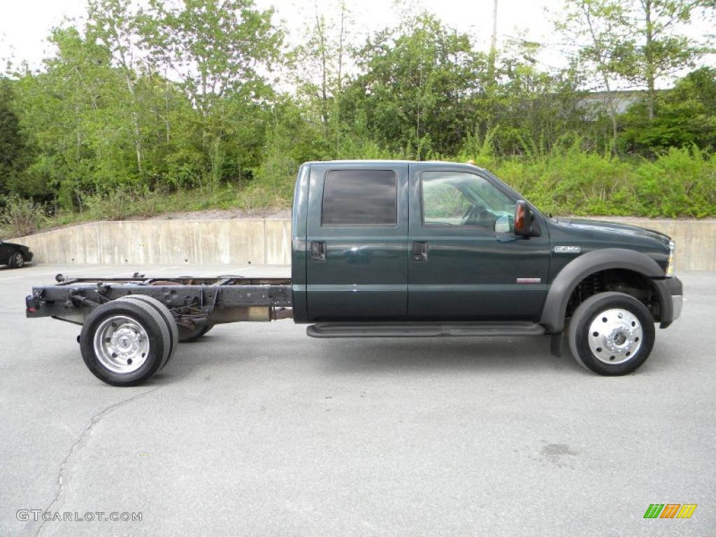 2005 F450 Super Duty Lariat Crew Cab 4x4 Chassis - Dark Green Satin Metallic / Medium Flint photo #4