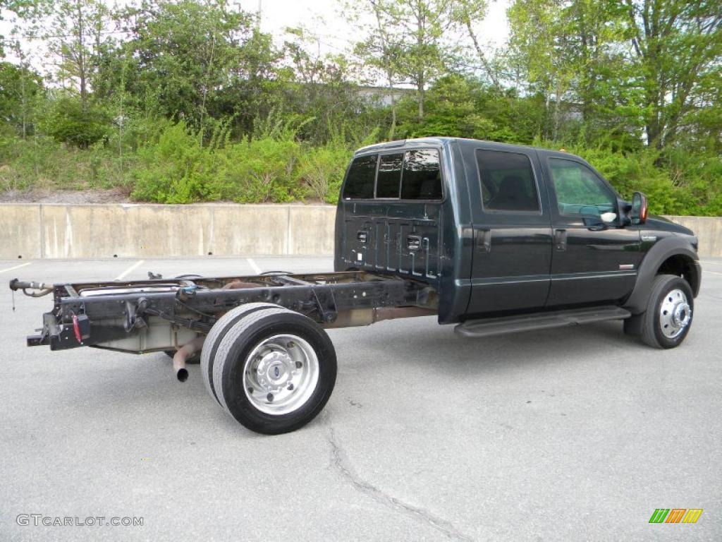 2005 F450 Super Duty Lariat Crew Cab 4x4 Chassis - Dark Green Satin Metallic / Medium Flint photo #6