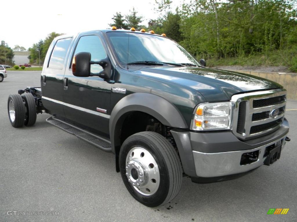 2005 F450 Super Duty Lariat Crew Cab 4x4 Chassis - Dark Green Satin Metallic / Medium Flint photo #10