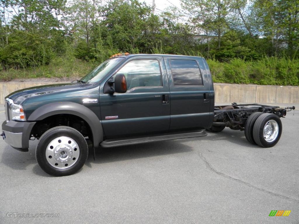 2005 F450 Super Duty Lariat Crew Cab 4x4 Chassis - Dark Green Satin Metallic / Medium Flint photo #11