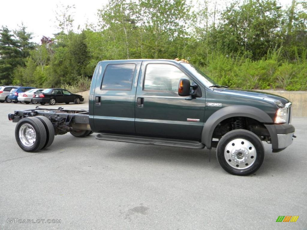 2005 F450 Super Duty Lariat Crew Cab 4x4 Chassis - Dark Green Satin Metallic / Medium Flint photo #12
