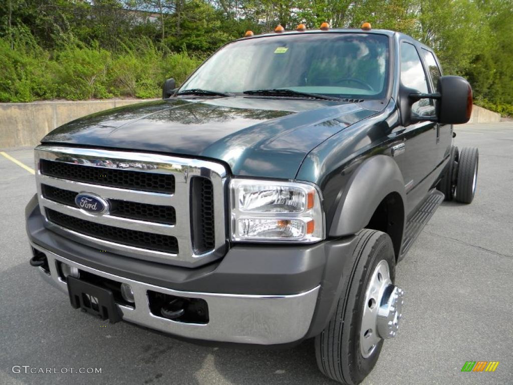 2005 F450 Super Duty Lariat Crew Cab 4x4 Chassis - Dark Green Satin Metallic / Medium Flint photo #14
