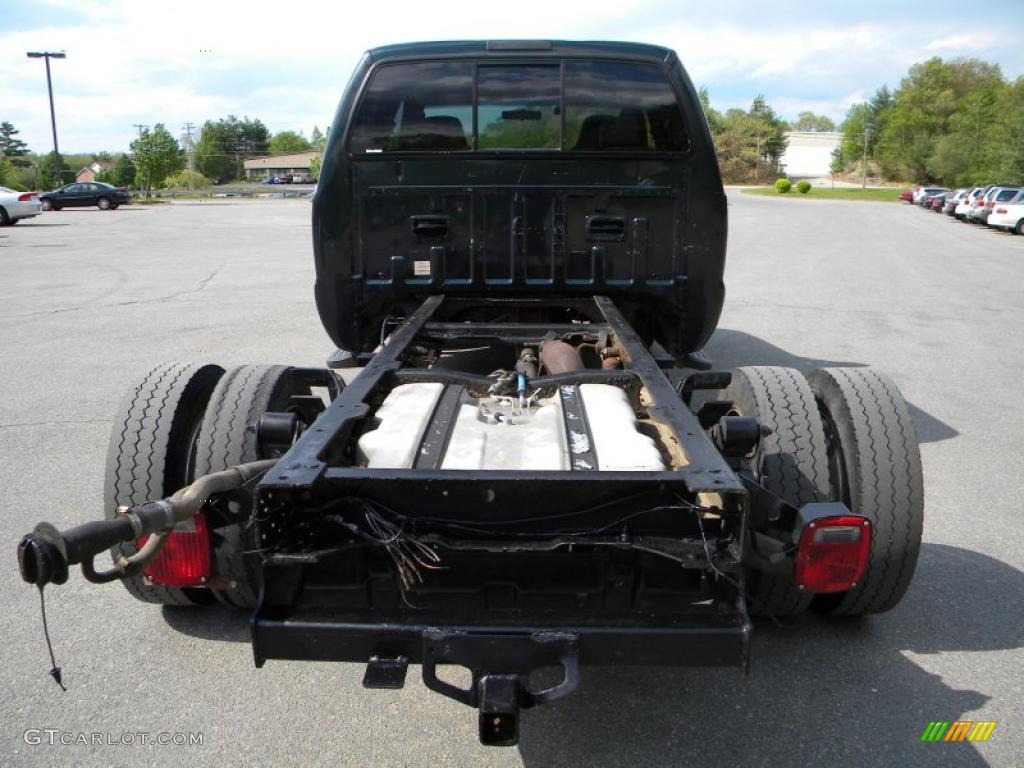 2005 F450 Super Duty Lariat Crew Cab 4x4 Chassis - Dark Green Satin Metallic / Medium Flint photo #16