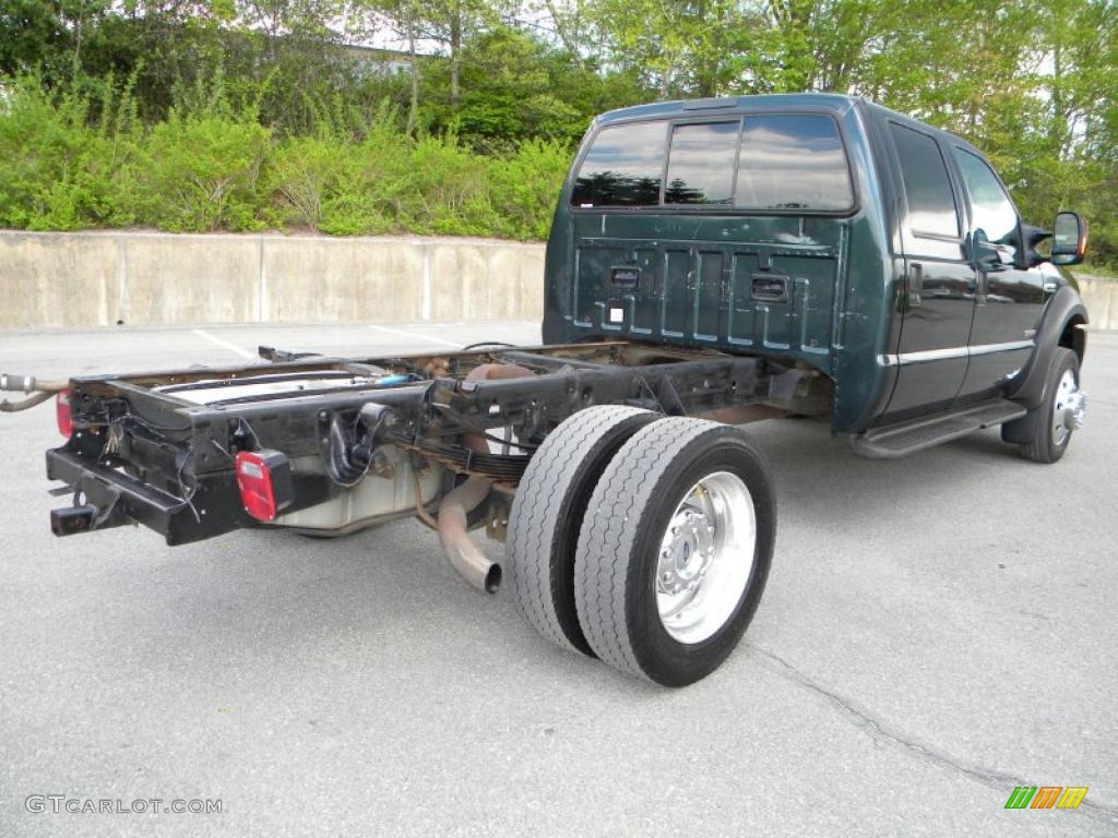 2005 F450 Super Duty Lariat Crew Cab 4x4 Chassis - Dark Green Satin Metallic / Medium Flint photo #17