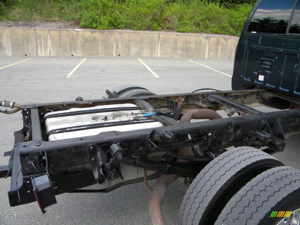 2005 F450 Super Duty Lariat Crew Cab 4x4 Chassis - Dark Green Satin Metallic / Medium Flint photo #19