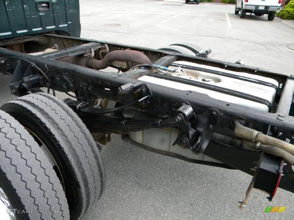 2005 F450 Super Duty Lariat Crew Cab 4x4 Chassis - Dark Green Satin Metallic / Medium Flint photo #21