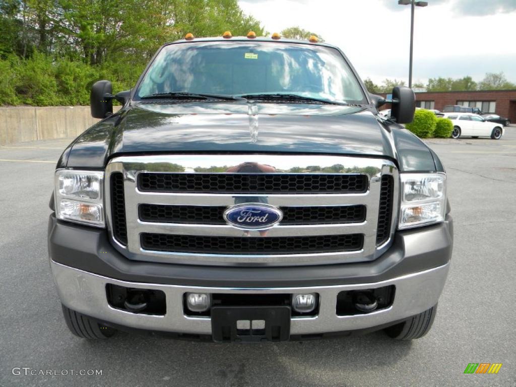 2005 F450 Super Duty Lariat Crew Cab 4x4 Chassis - Dark Green Satin Metallic / Medium Flint photo #23