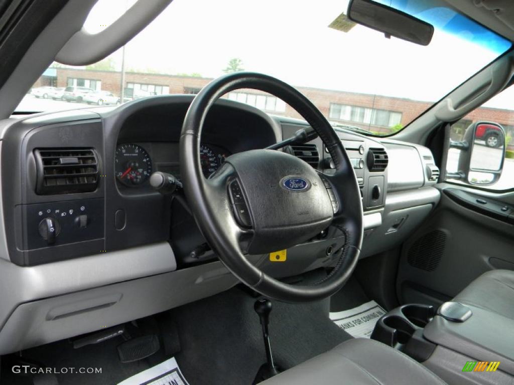 2005 Ford F450 Super Duty Lariat Crew Cab 4x4 Chassis Medium Flint Dashboard Photo #40655727