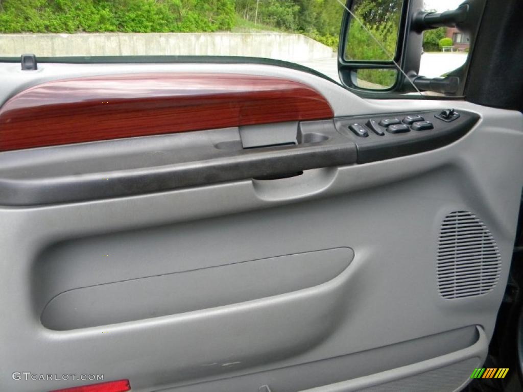 2005 F450 Super Duty Lariat Crew Cab 4x4 Chassis - Dark Green Satin Metallic / Medium Flint photo #41