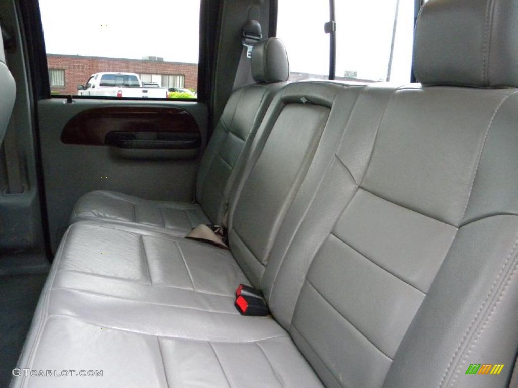 2005 F450 Super Duty Lariat Crew Cab 4x4 Chassis - Dark Green Satin Metallic / Medium Flint photo #46