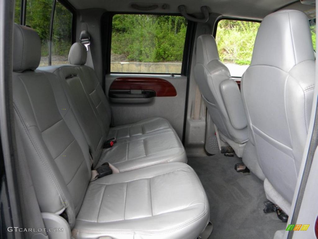 2005 F450 Super Duty Lariat Crew Cab 4x4 Chassis - Dark Green Satin Metallic / Medium Flint photo #48