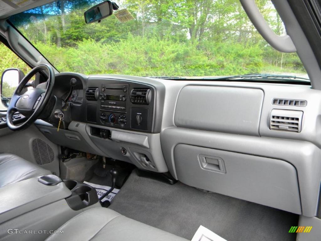 2005 Ford F450 Super Duty Lariat Crew Cab 4x4 Chassis Medium Flint Dashboard Photo #40655843