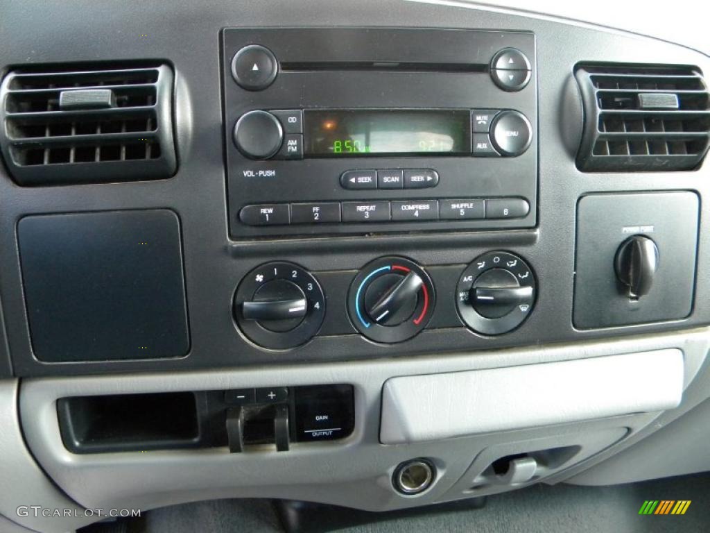 2005 Ford F450 Super Duty Lariat Crew Cab 4x4 Chassis Controls Photo #40655883