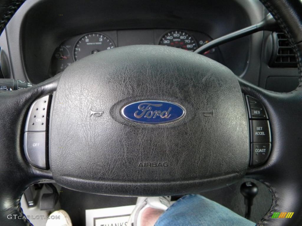 2005 F450 Super Duty Lariat Crew Cab 4x4 Chassis - Dark Green Satin Metallic / Medium Flint photo #59