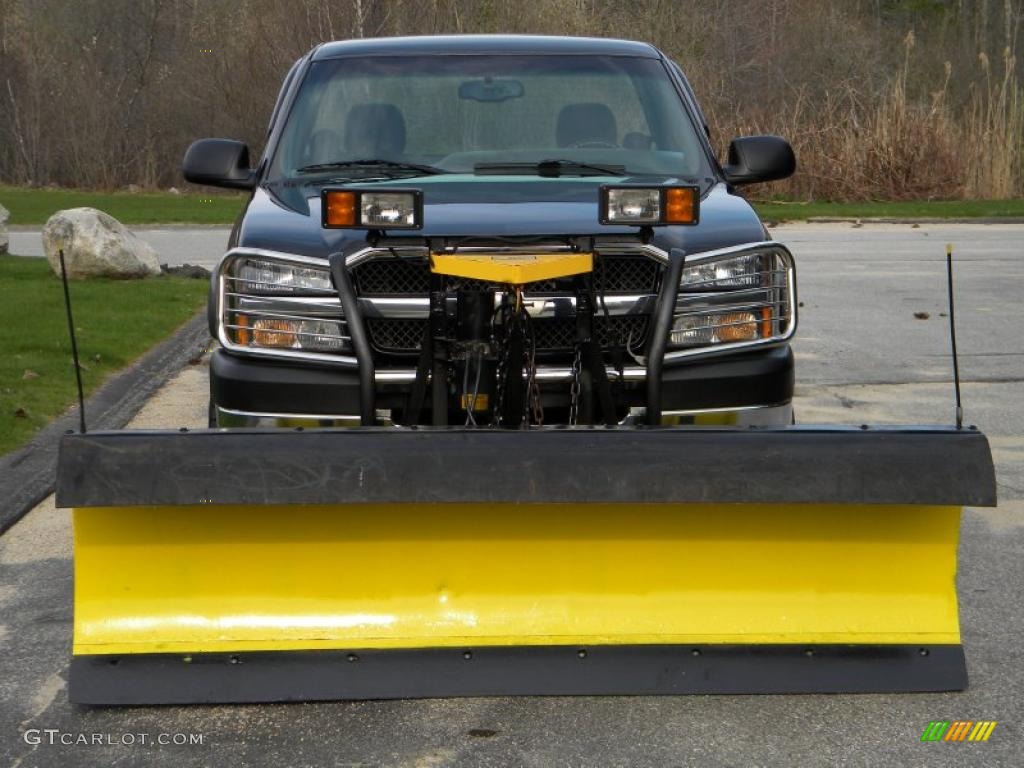 2003 Silverado 2500HD LS Regular Cab 4x4 - Black / Dark Charcoal photo #16