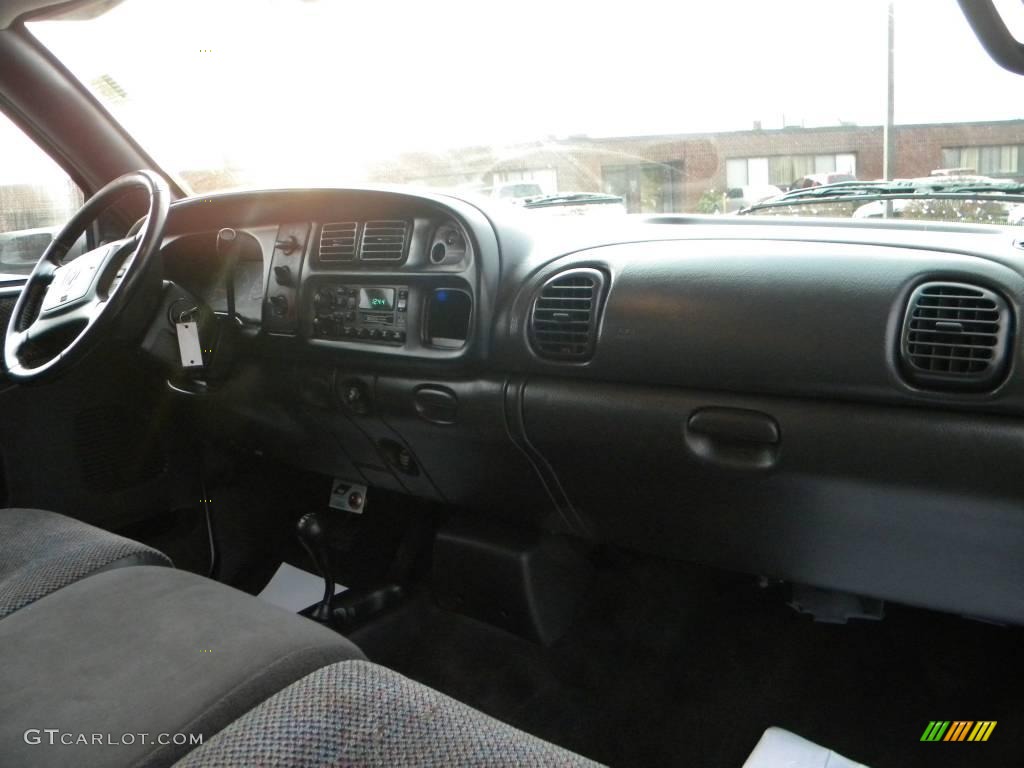 2002 Dodge Ram 3500 ST Regular Cab 4x4 Chassis Dump Truck Mist Gray Dashboard Photo #40660053