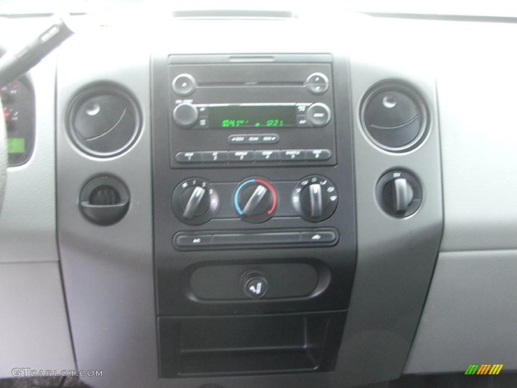 2006 F150 STX SuperCab 4x4 - Silver Metallic / Medium Flint photo #15