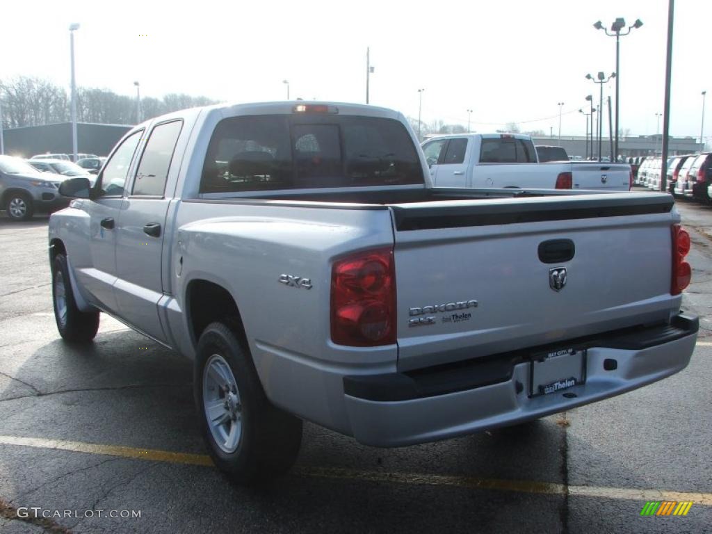 Bright Silver Metallic 2008 Dodge Dakota SLT Crew Cab 4x4 Exterior Photo #40663551