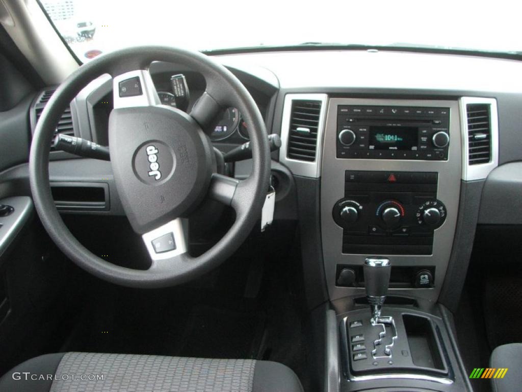 2008 Grand Cherokee Laredo 4x4 - Jeep Green Metallic / Dark Slate Gray/Light Graystone photo #11