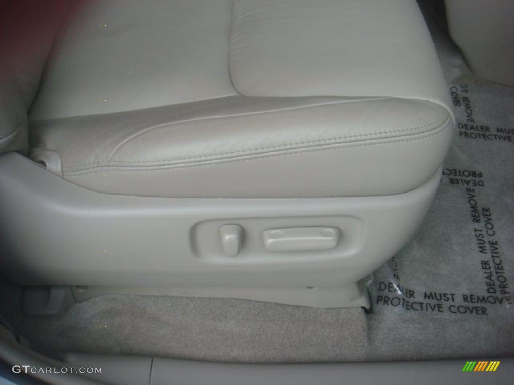 2008 Sienna Limited - Natural White / Fawn photo #28