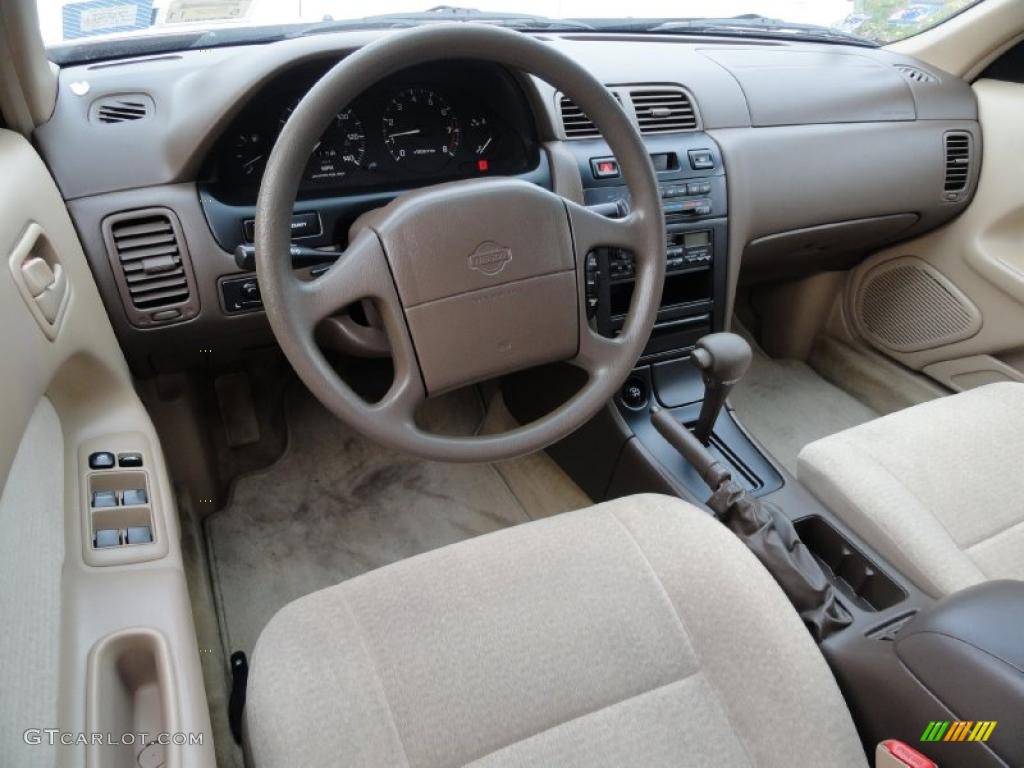 Beige Interior 1995 Nissan Maxima GXE Photo #40677670