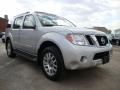 Silver Lightning - Pathfinder LE V8 4x4 Photo No. 5