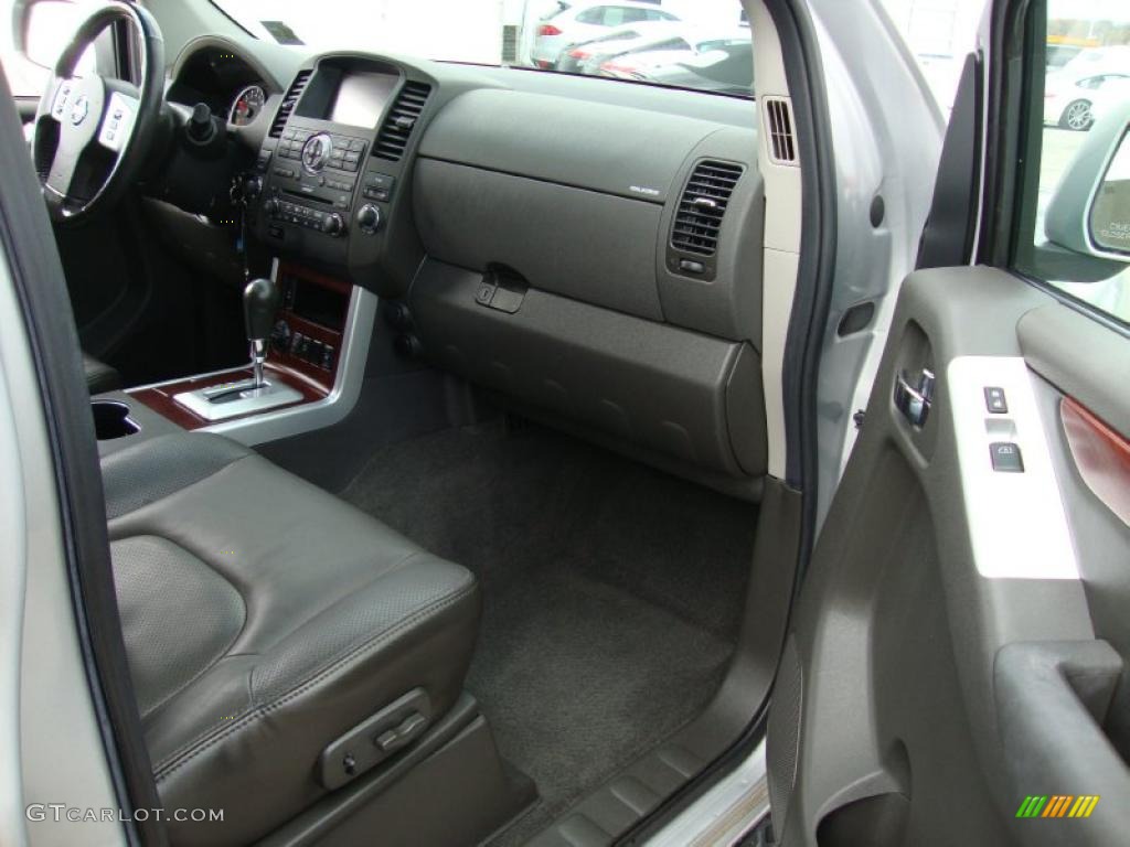 2008 nissan pathfinder se interior