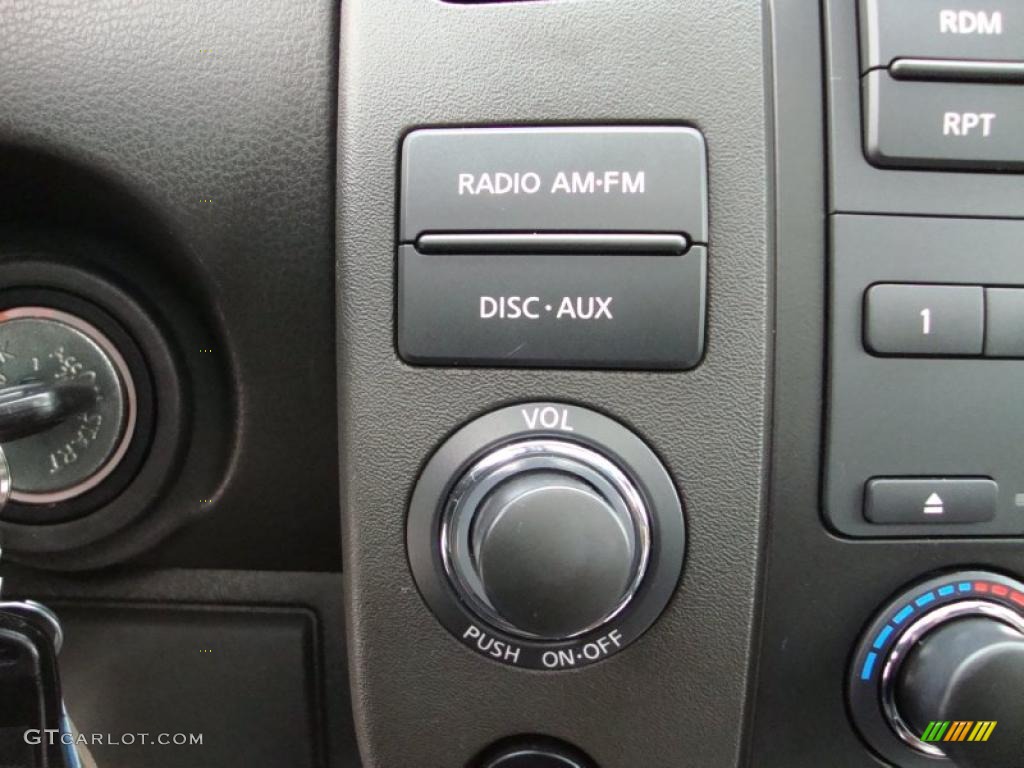 2008 Nissan Pathfinder LE V8 4x4 Controls Photo #40679542