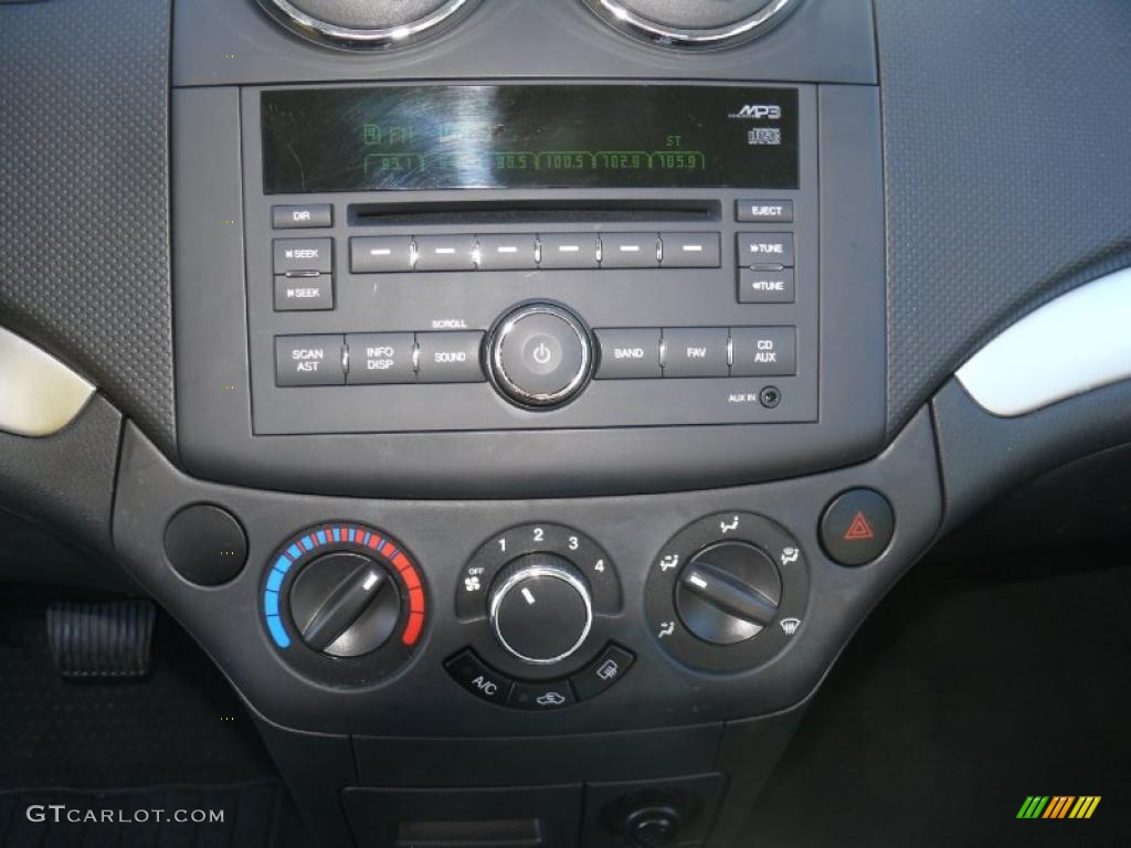 2010 Chevrolet Aveo LT Sedan Controls Photo #40683846