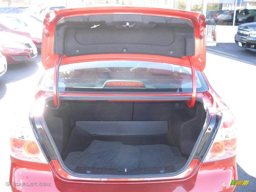 2010 Aveo LT Sedan - Sport Red / Charcoal photo #13
