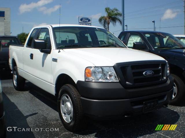 2008 F150 XL SuperCab 4x4 - Oxford White / Medium Flint Grey photo #1