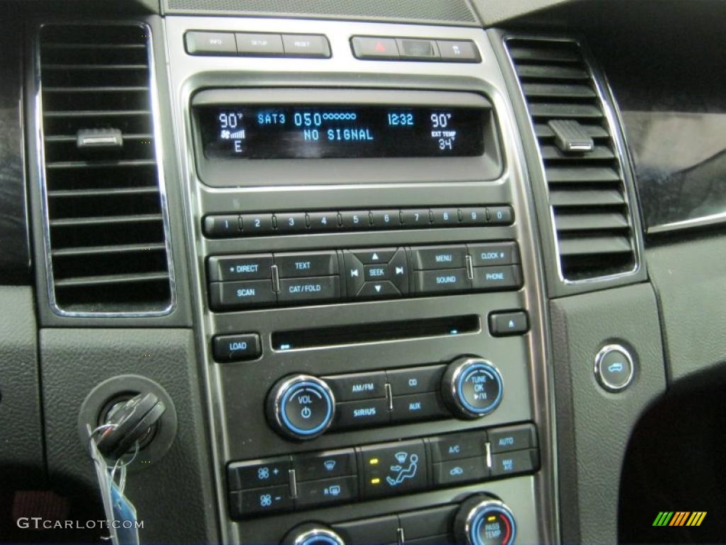 2010 Ford Taurus Limited Controls Photo #40695454