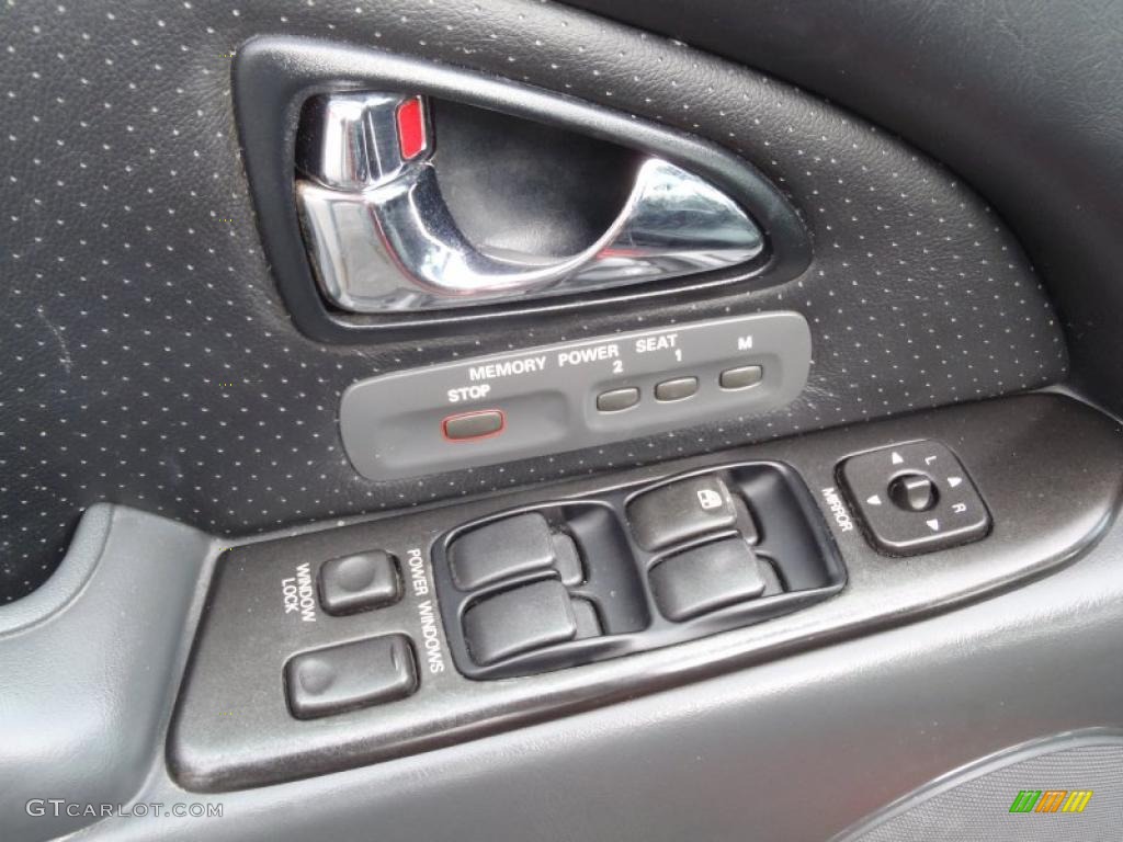 2003 Mitsubishi Diamante VR-X Sedan Controls Photo #40696634