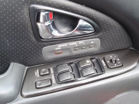 2003 Mitsubishi Diamante VR-X Sedan Controls