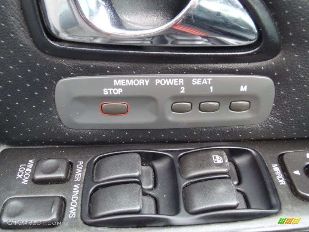 2003 Diamante VR-X Sedan - Tuscany Red Pearl / Gray photo #32