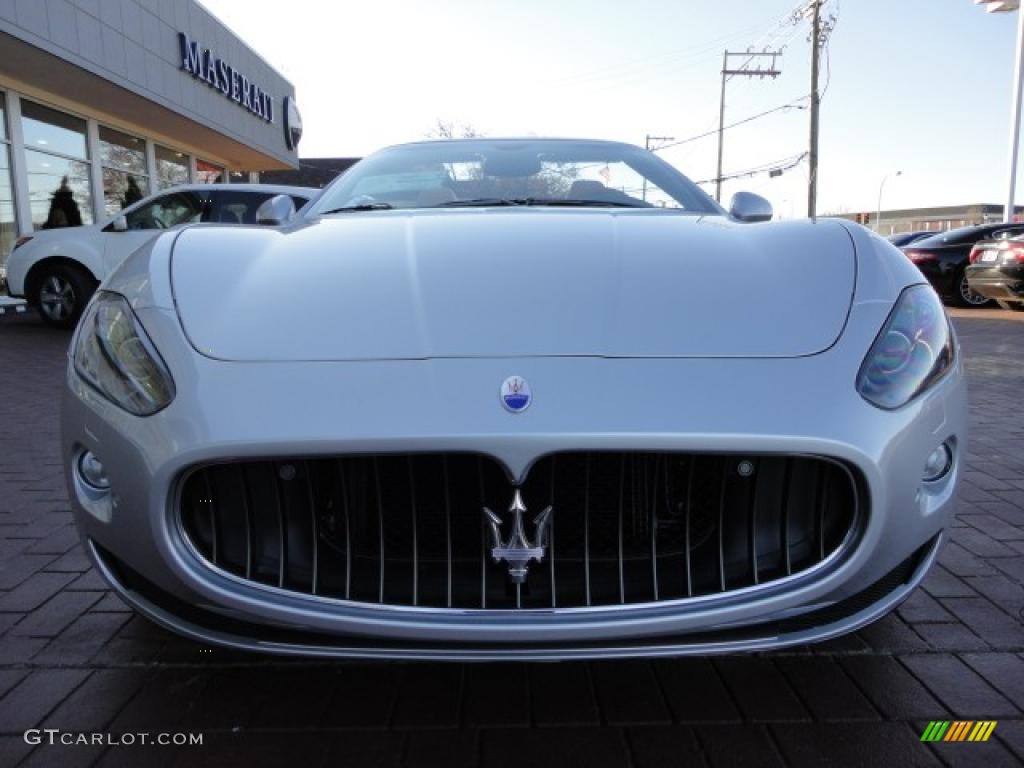 Nuovo Grigio Touring (Silver) 2011 Maserati GranTurismo Convertible GranCabrio Exterior Photo #40700573