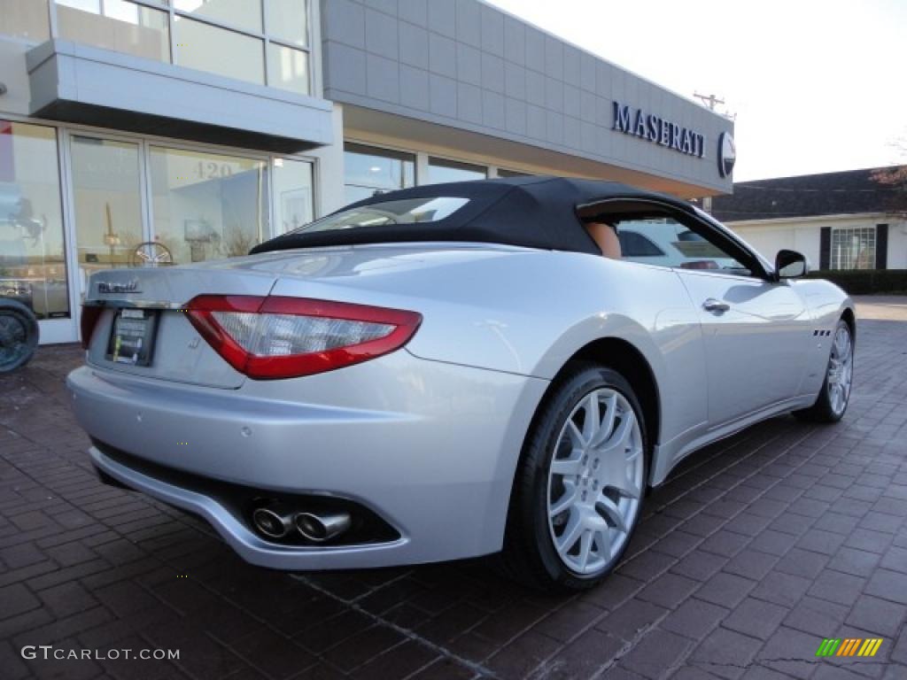 Nuovo Grigio Touring (Silver) 2011 Maserati GranTurismo Convertible GranCabrio Exterior Photo #40700653