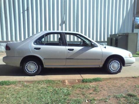 1995 Nissan Sentra GXE Data, Info and Specs