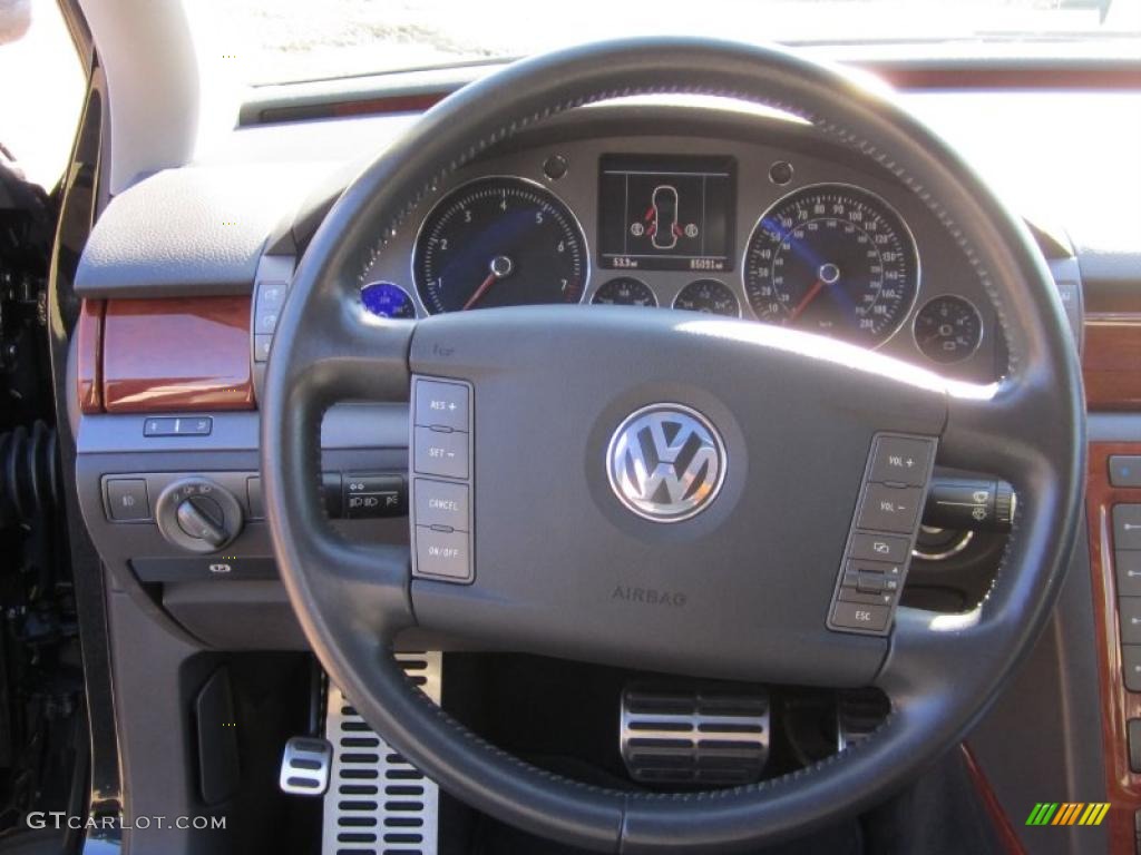 2005 Volkswagen Phaeton V8 4Motion Sedan Anthracite Steering Wheel Photo #40703209