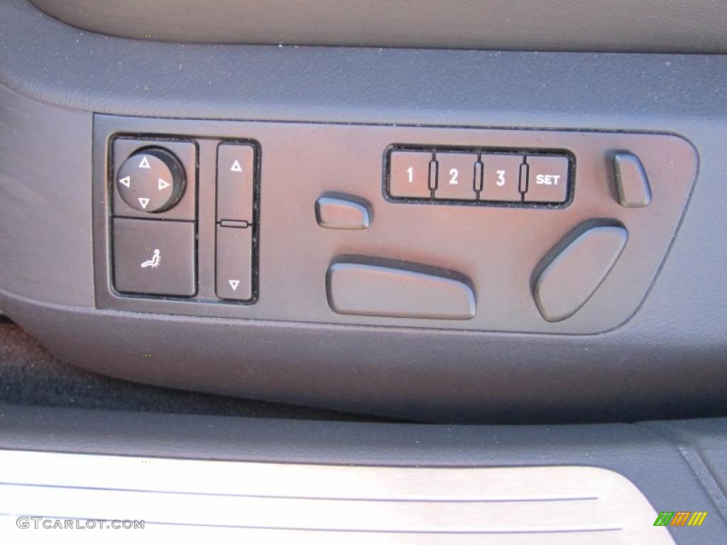 2005 Volkswagen Phaeton V8 4Motion Sedan Controls Photo #40703253