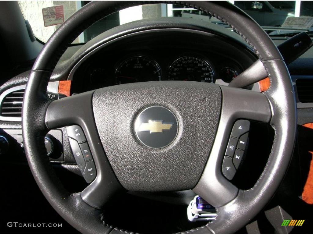 2007 Chevrolet Suburban 2500 LT 4x4 Ebony Steering Wheel Photo #40703989