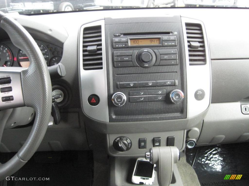 2010 Nissan Frontier SE Crew Cab 4x4 Controls Photo #40704509
