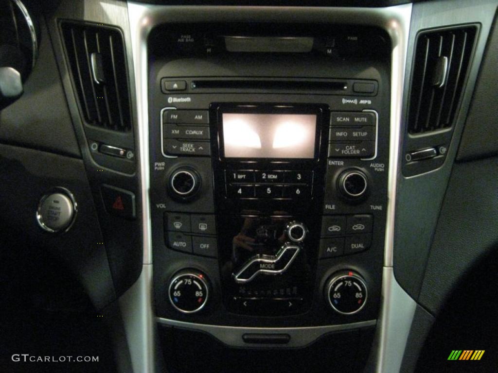 2011 Hyundai Sonata SE 2.0T Controls Photo #40707181